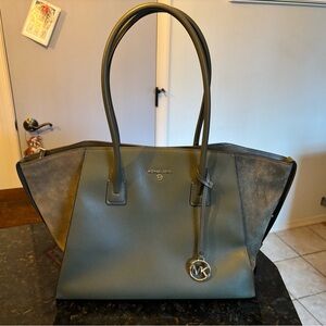 Michael Kors Avril XL Leather Tote Bag